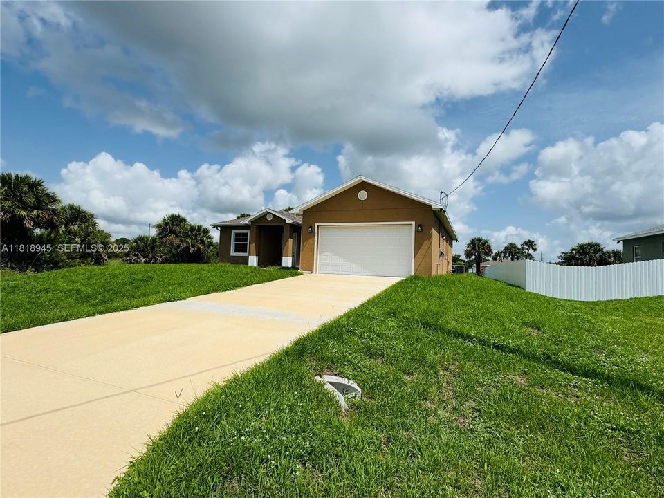 Recently Sold: $315,000 (3 beds, 2 baths, 1681 Square Feet)