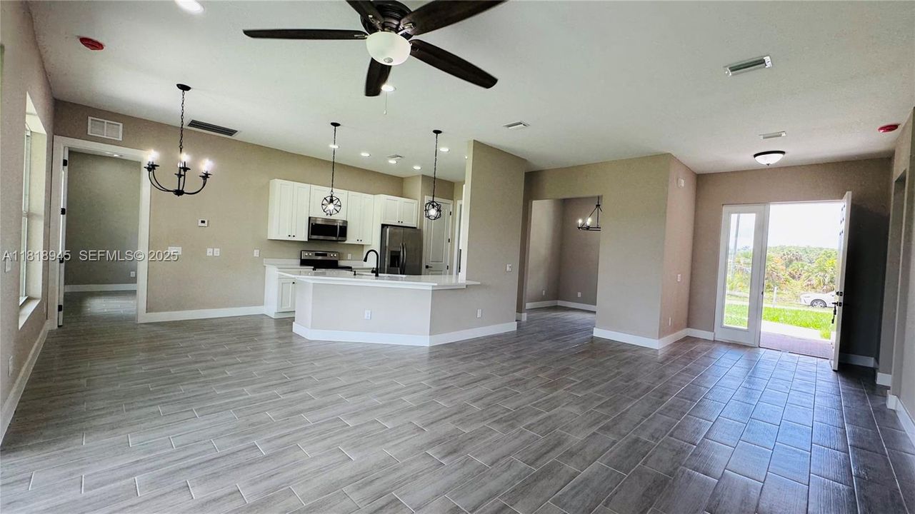 Recently Sold: $315,000 (3 beds, 2 baths, 1681 Square Feet)