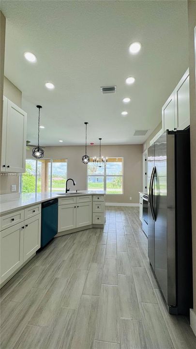 Recently Sold: $315,000 (3 beds, 2 baths, 1681 Square Feet)