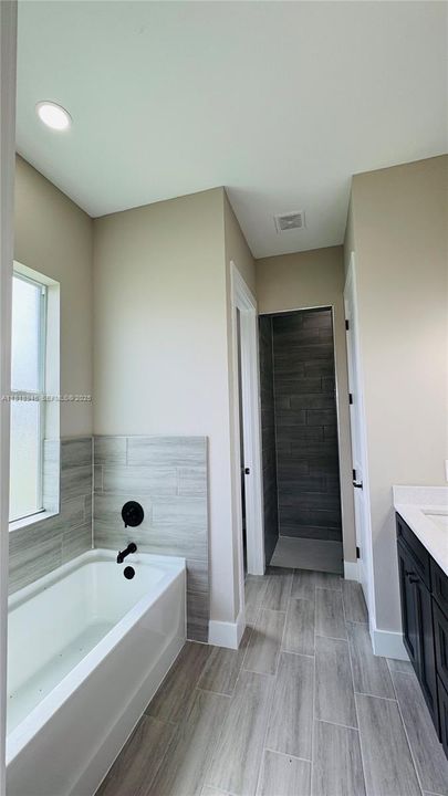 Recently Sold: $315,000 (3 beds, 2 baths, 1681 Square Feet)