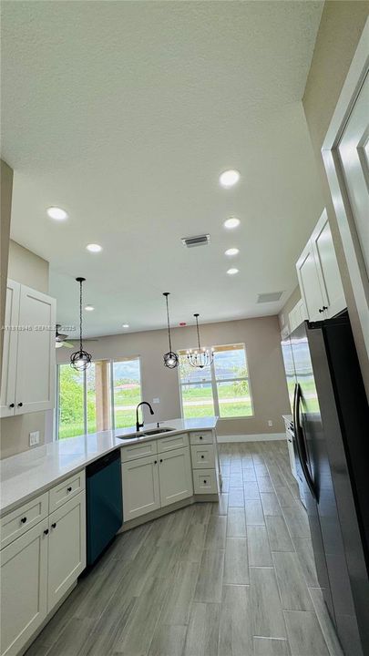 Recently Sold: $315,000 (3 beds, 2 baths, 1681 Square Feet)
