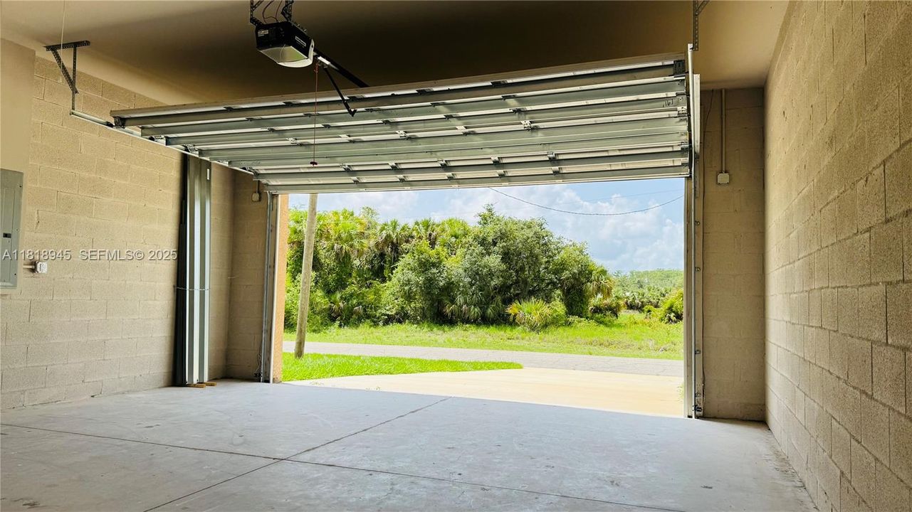 Recently Sold: $315,000 (3 beds, 2 baths, 1681 Square Feet)