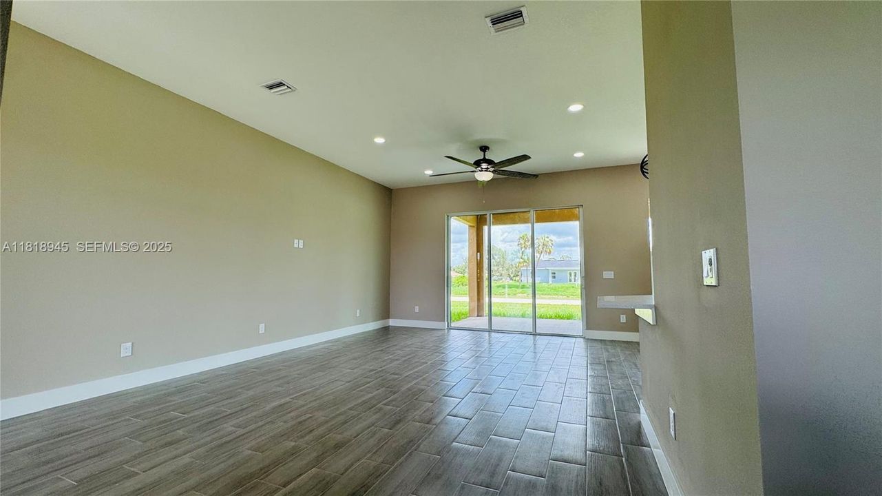 Recently Sold: $315,000 (3 beds, 2 baths, 1681 Square Feet)