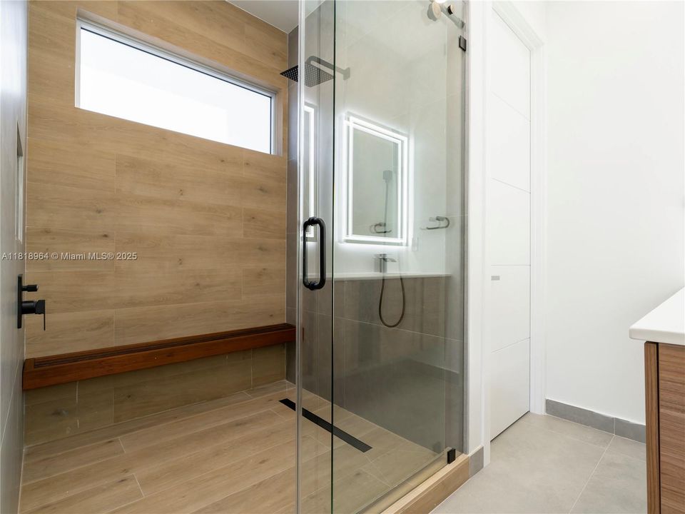 На продажу: $915,000 (3 спален, 2 ванн, 1985 Квадратных фут)