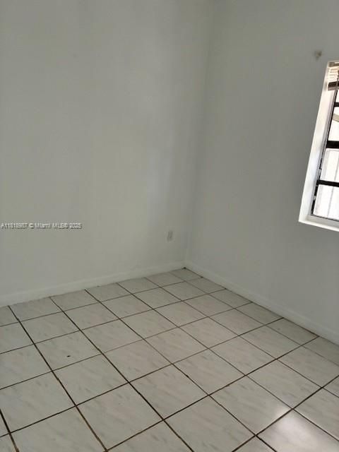 出租: $3,200 (4 贝兹, 1 浴室, 1589 平方英尺)