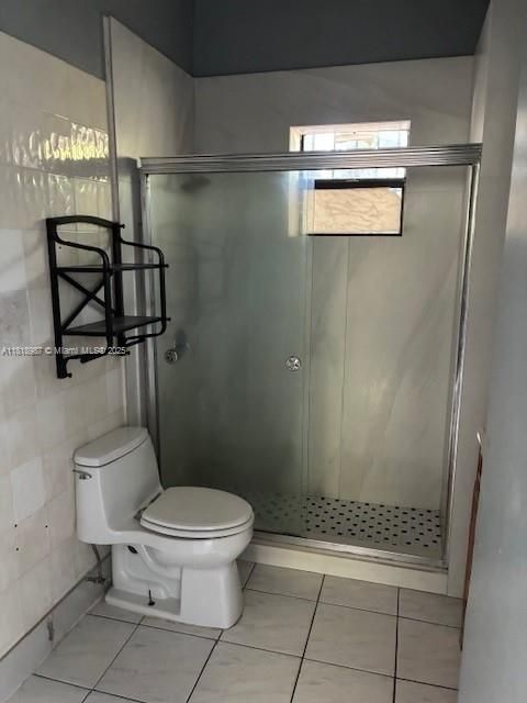 出租: $3,200 (4 贝兹, 1 浴室, 1589 平方英尺)