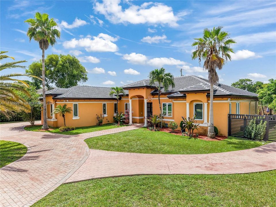 Недавно продано: $1,200,000 (4 спален, 4 ванн, 2685 Квадратных фут)