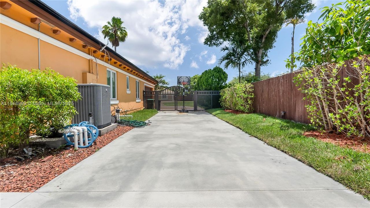 Недавно продано: $1,200,000 (4 спален, 4 ванн, 2685 Квадратных фут)