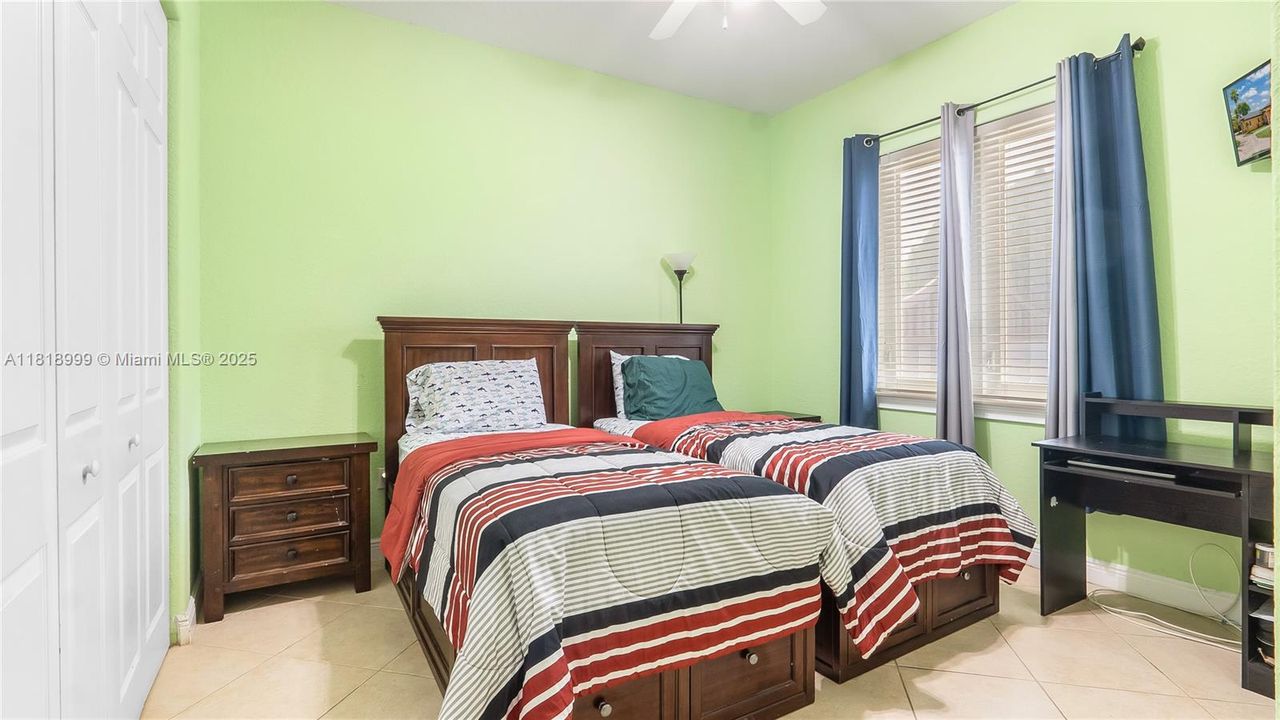 Недавно продано: $1,200,000 (4 спален, 4 ванн, 2685 Квадратных фут)