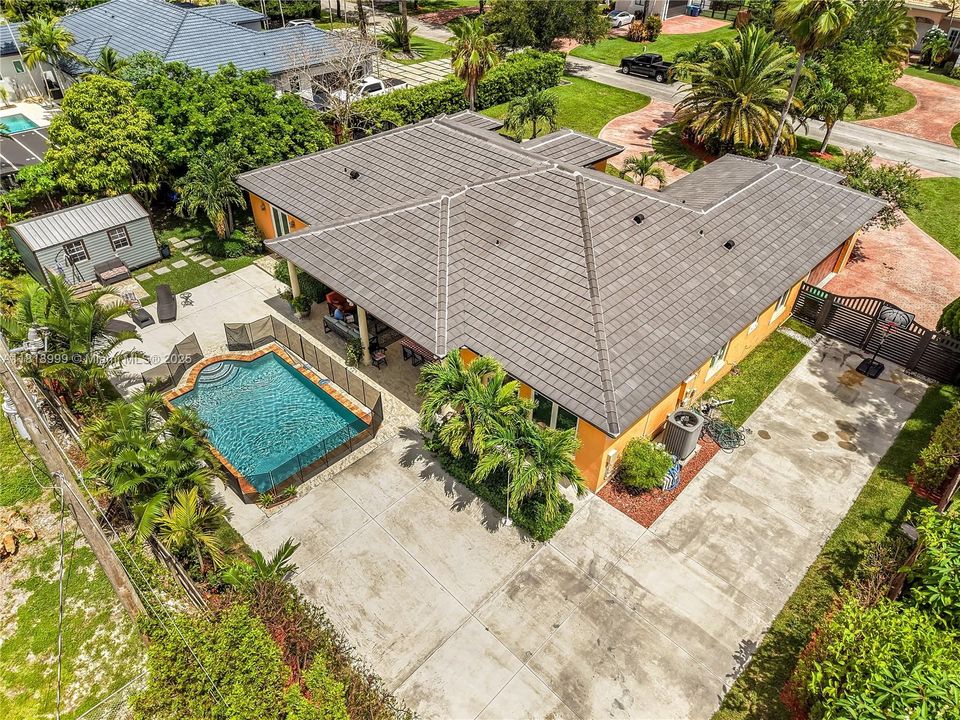 Недавно продано: $1,200,000 (4 спален, 4 ванн, 2685 Квадратных фут)