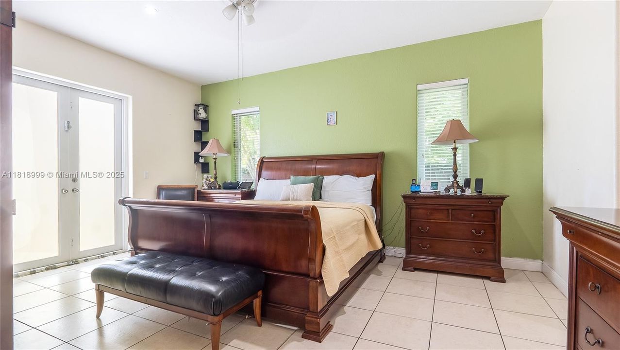 Недавно продано: $1,200,000 (4 спален, 4 ванн, 2685 Квадратных фут)