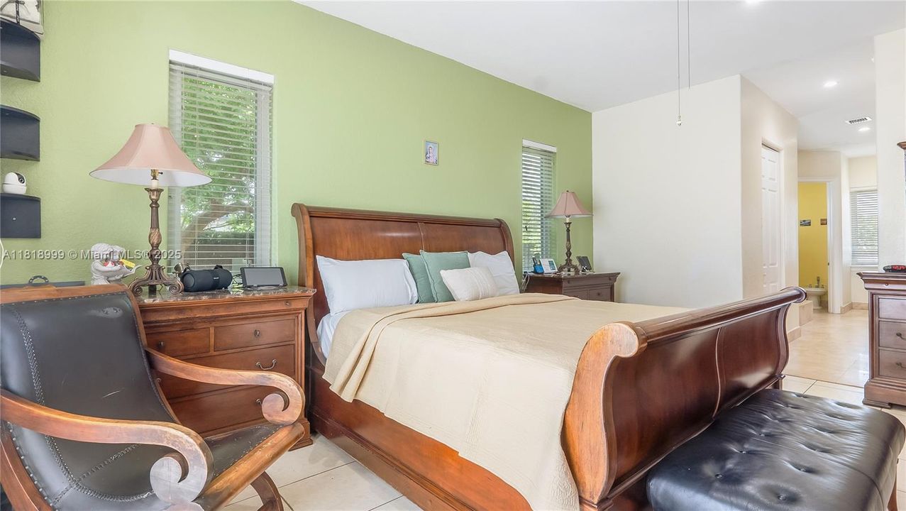 Недавно продано: $1,200,000 (4 спален, 4 ванн, 2685 Квадратных фут)