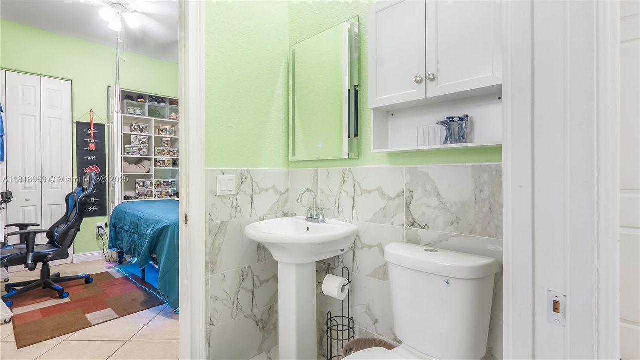 Недавно продано: $1,200,000 (4 спален, 4 ванн, 2685 Квадратных фут)