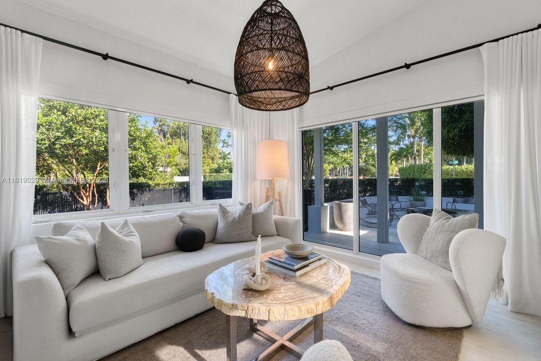 For Sale: $3,290,000 (3 beds, 3 baths, 2117 Square Feet)