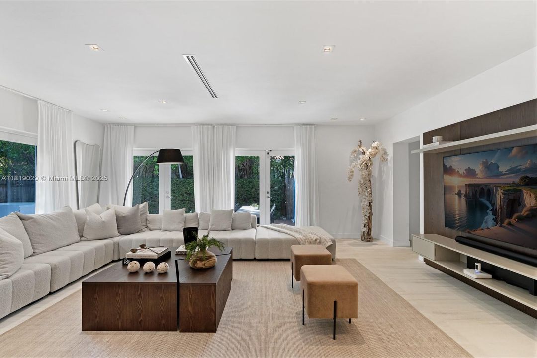 For Sale: $3,290,000 (3 beds, 3 baths, 2117 Square Feet)
