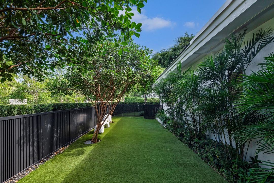 For Sale: $3,290,000 (3 beds, 3 baths, 2117 Square Feet)