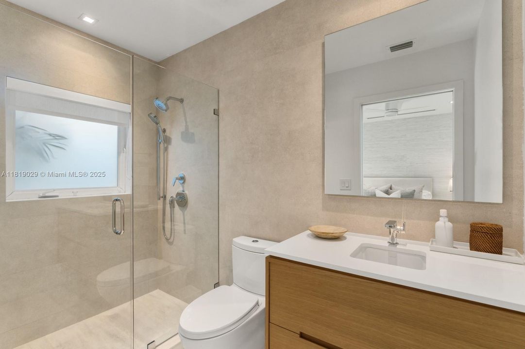 For Sale: $3,290,000 (3 beds, 3 baths, 2117 Square Feet)