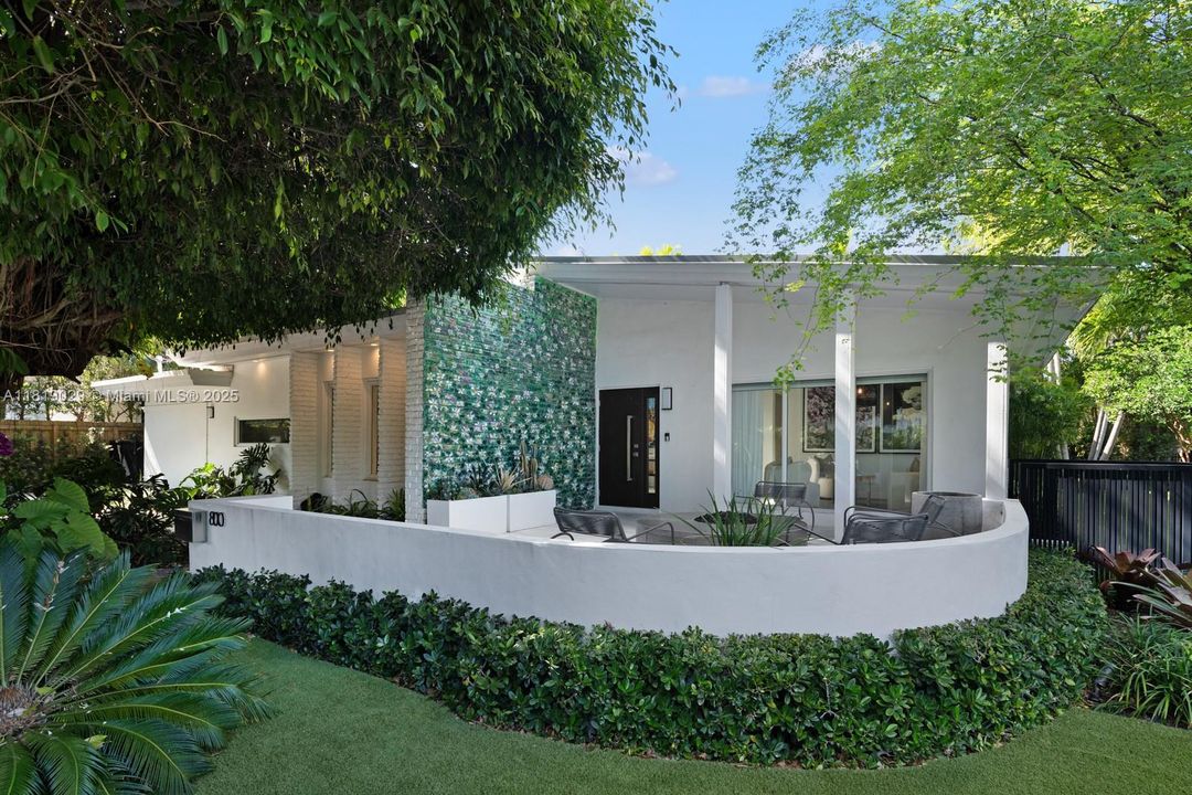 For Sale: $3,290,000 (3 beds, 3 baths, 2117 Square Feet)