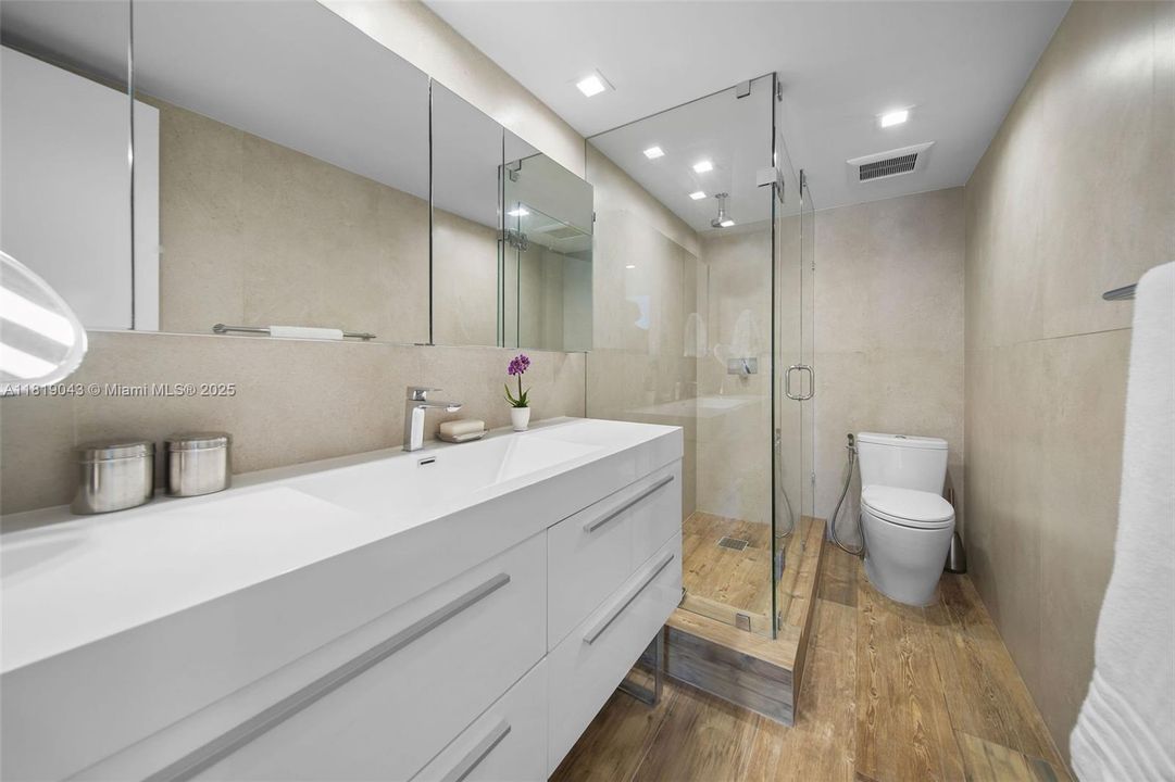 Recently Sold: $580,000 (1 beds, 1 baths, 787 Square Feet)