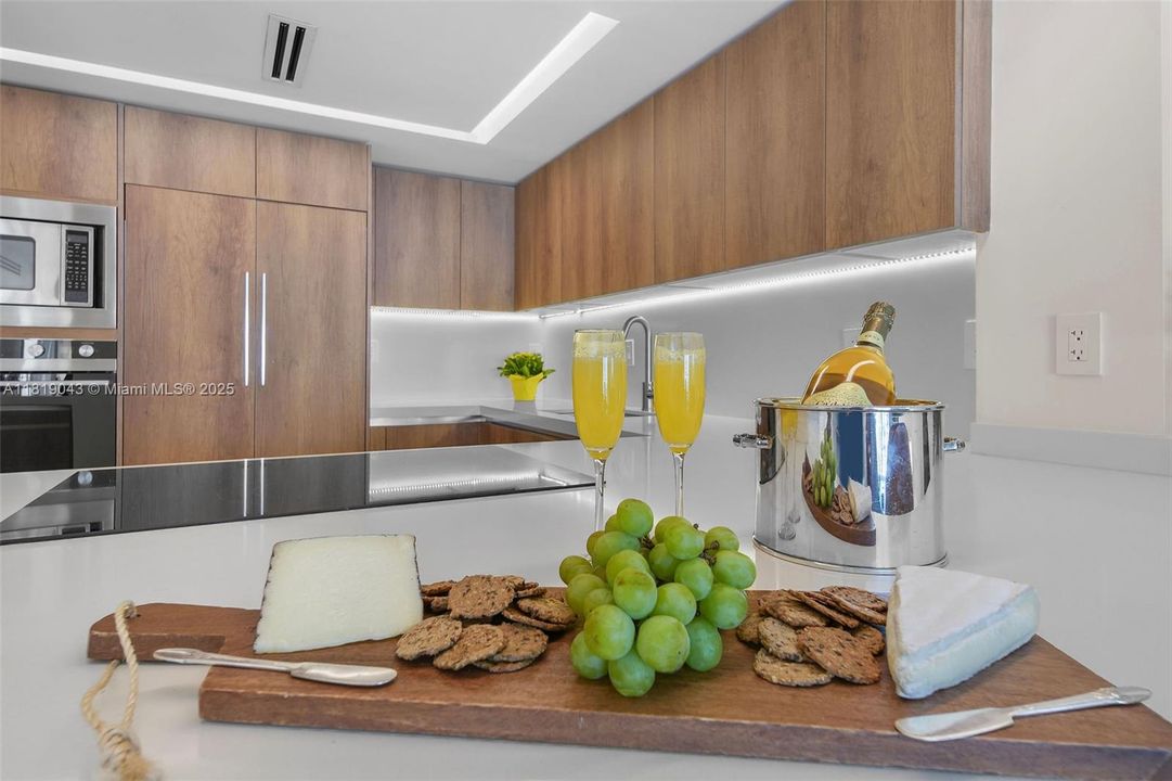 Recently Sold: $580,000 (1 beds, 1 baths, 787 Square Feet)