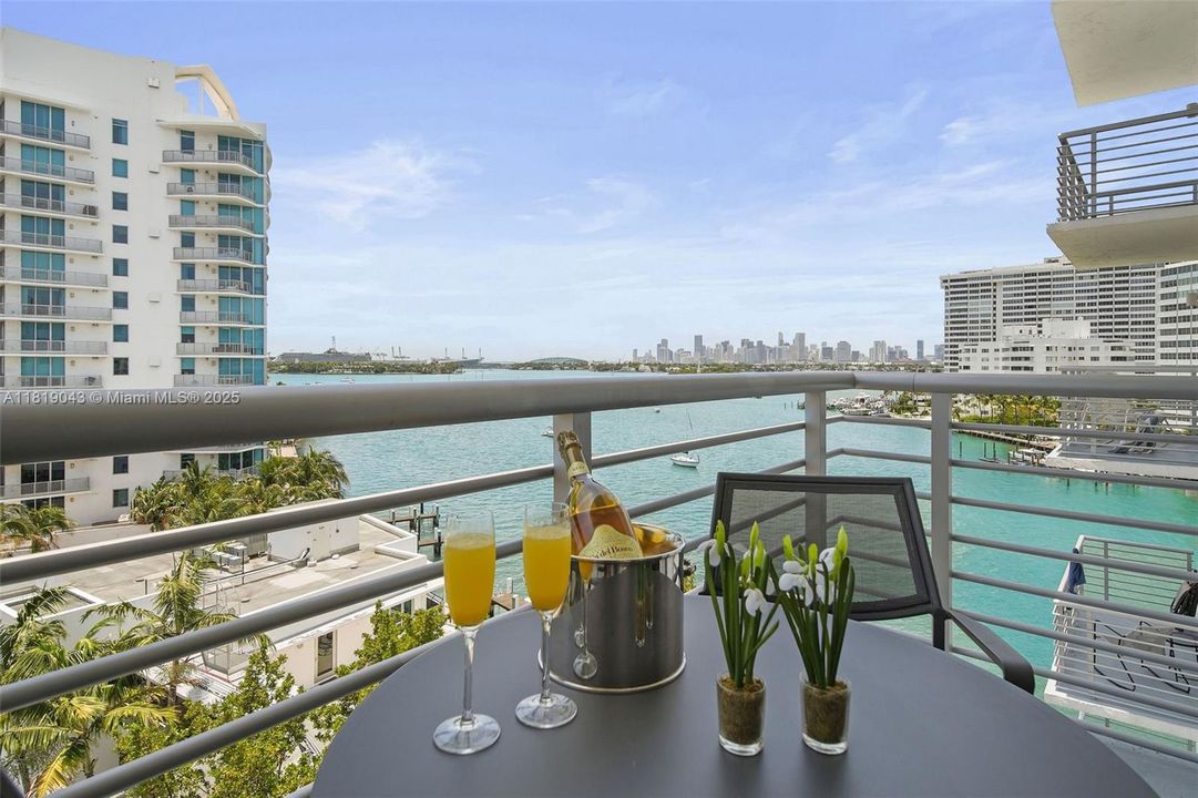 Recently Sold: $580,000 (1 beds, 1 baths, 787 Square Feet)