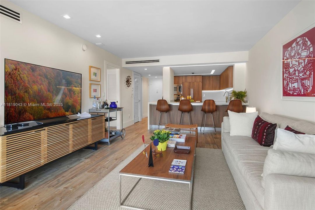 Recently Sold: $580,000 (1 beds, 1 baths, 787 Square Feet)