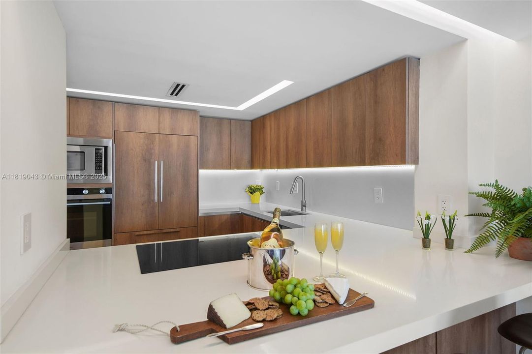 Recently Sold: $580,000 (1 beds, 1 baths, 787 Square Feet)