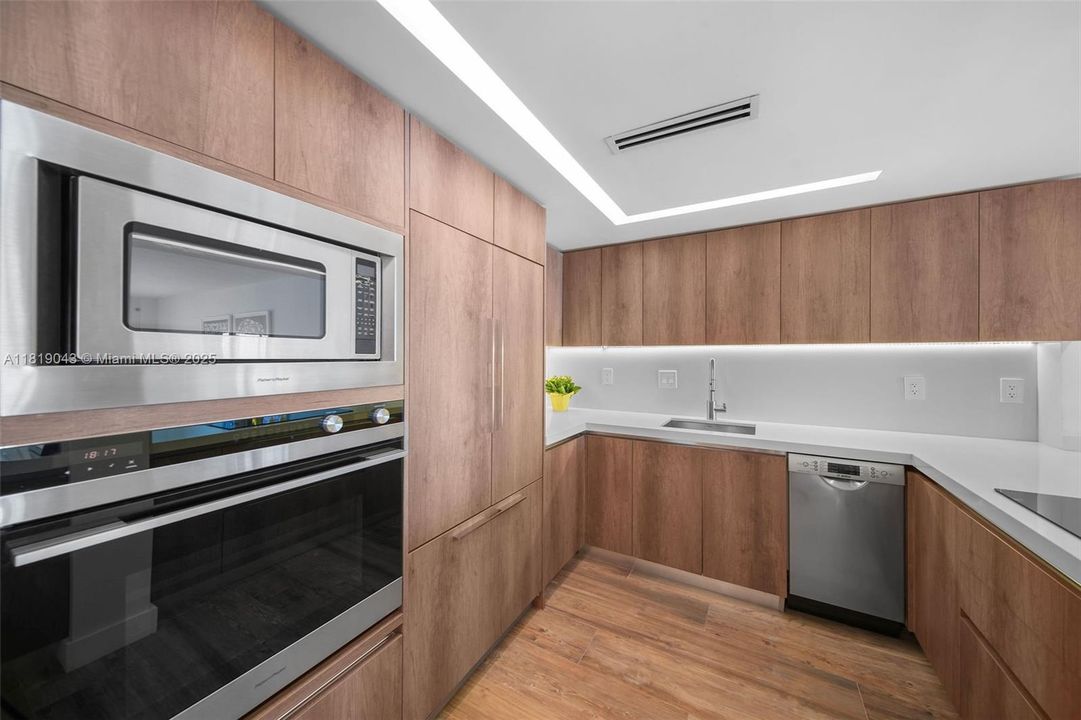 Recently Sold: $580,000 (1 beds, 1 baths, 787 Square Feet)