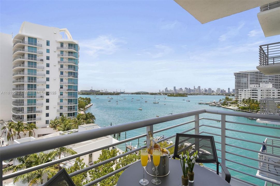 Recently Sold: $580,000 (1 beds, 1 baths, 787 Square Feet)