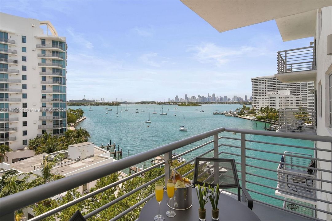 Recently Sold: $580,000 (1 beds, 1 baths, 787 Square Feet)