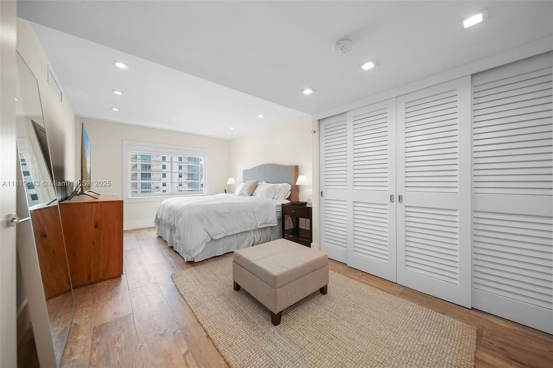 Recently Sold: $580,000 (1 beds, 1 baths, 787 Square Feet)