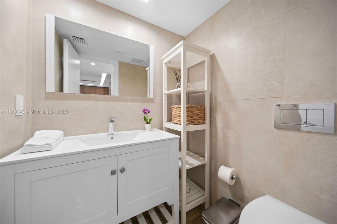 Recently Sold: $580,000 (1 beds, 1 baths, 787 Square Feet)