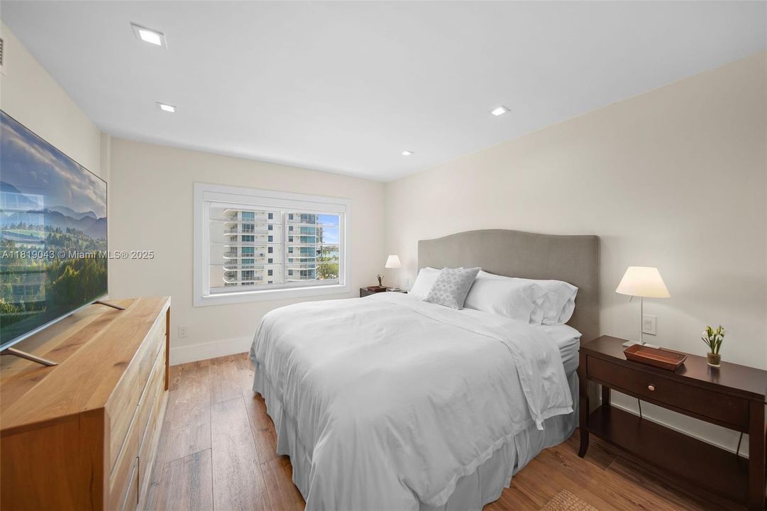 Recently Sold: $580,000 (1 beds, 1 baths, 787 Square Feet)