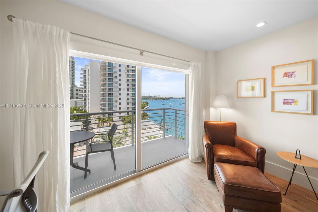 Recently Sold: $580,000 (1 beds, 1 baths, 787 Square Feet)