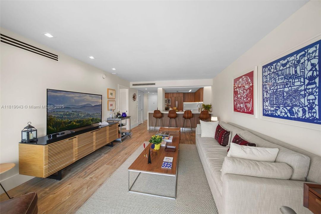 Recently Sold: $580,000 (1 beds, 1 baths, 787 Square Feet)