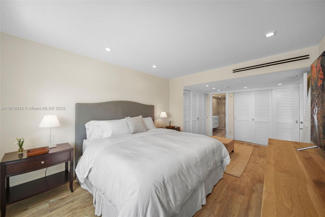 Recently Sold: $580,000 (1 beds, 1 baths, 787 Square Feet)