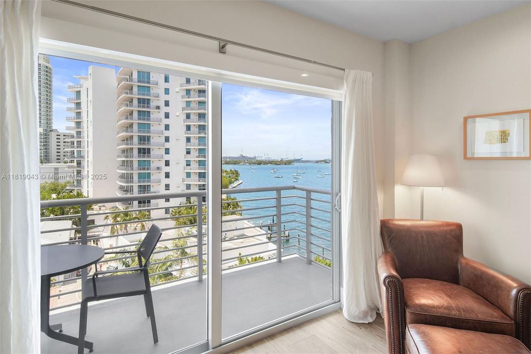 Recently Sold: $580,000 (1 beds, 1 baths, 787 Square Feet)