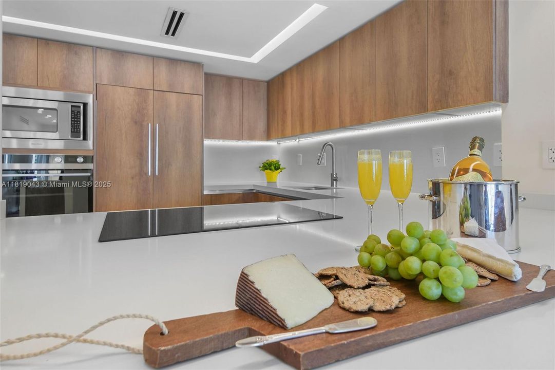 Recently Sold: $580,000 (1 beds, 1 baths, 787 Square Feet)