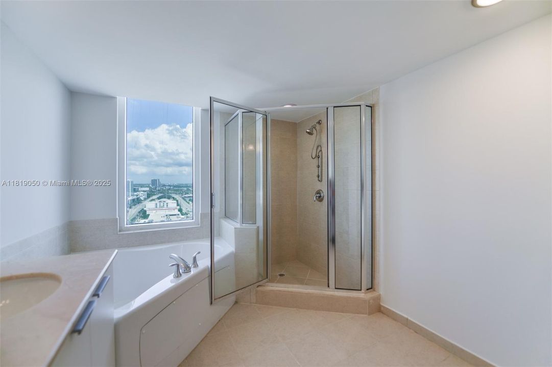 待售: $1,175,000 (2 贝兹, 2 浴室, 1423 平方英尺)