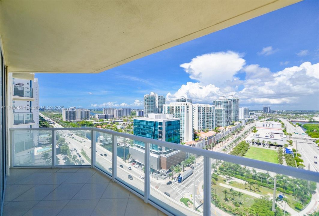 待售: $1,175,000 (2 贝兹, 2 浴室, 1423 平方英尺)