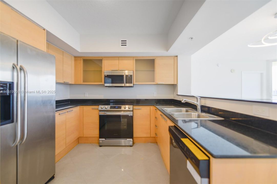 待售: $1,175,000 (2 贝兹, 2 浴室, 1423 平方英尺)