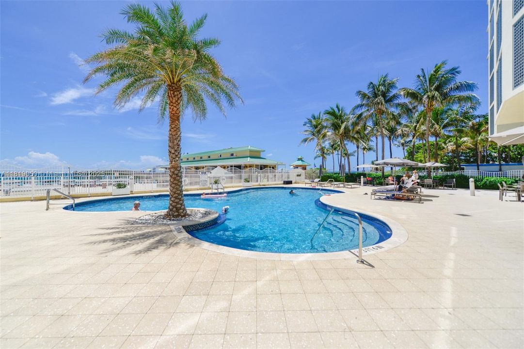 待售: $1,175,000 (2 贝兹, 2 浴室, 1423 平方英尺)