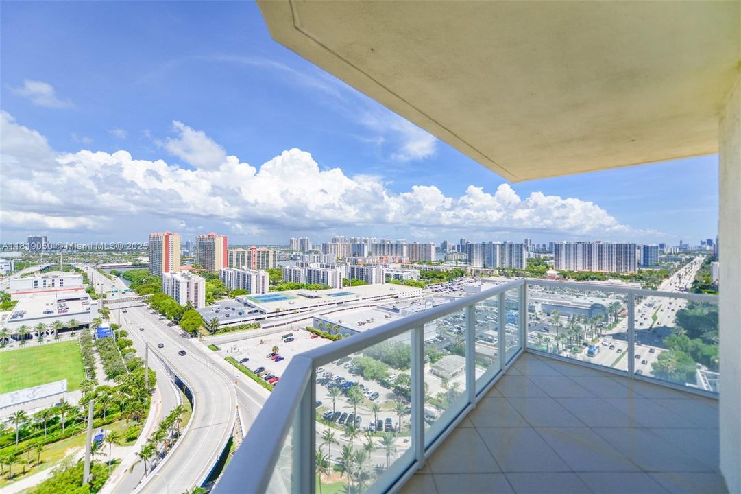 待售: $1,175,000 (2 贝兹, 2 浴室, 1423 平方英尺)