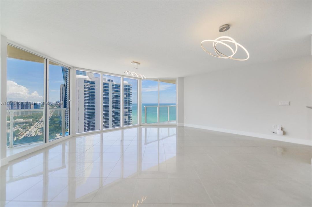 待售: $1,175,000 (2 贝兹, 2 浴室, 1423 平方英尺)