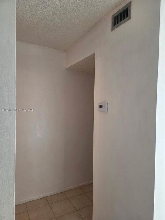 For Sale: $175,000 (1 beds, 1 baths, 720 Square Feet)