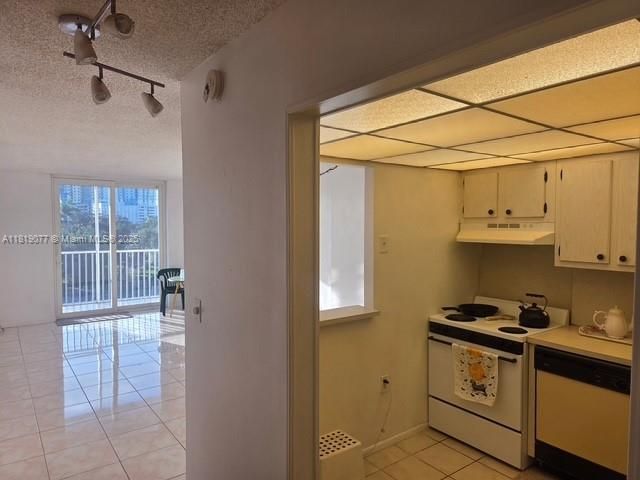 For Sale: $175,000 (1 beds, 1 baths, 720 Square Feet)