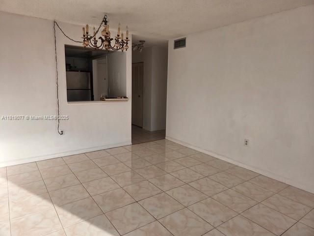 For Sale: $175,000 (1 beds, 1 baths, 720 Square Feet)