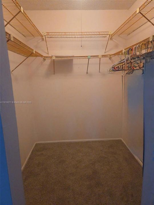 For Sale: $175,000 (1 beds, 1 baths, 720 Square Feet)