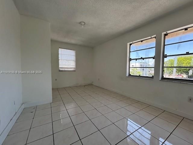 最近售出: $174,800 (2 贝兹, 1 浴室, 720 平方英尺)