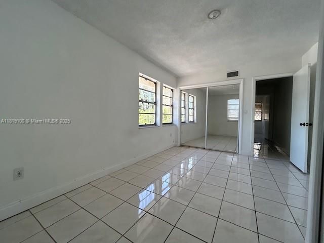 最近售出: $174,800 (2 贝兹, 1 浴室, 720 平方英尺)